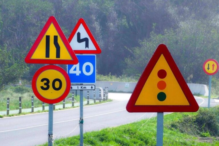Castilla y León renovará la señalización vertical de las carreteras autonómicas