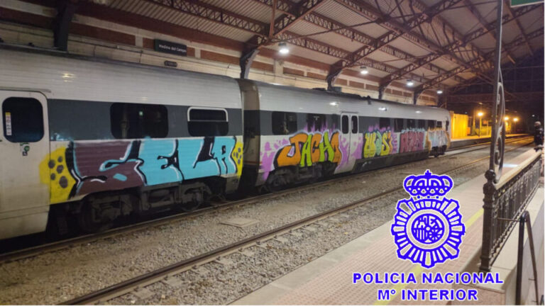 Detenidas dos personas por hacer grafitis en dos vagones de tren en Medina del Campo