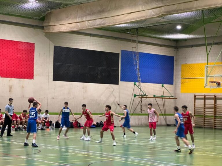 Tarde de baloncesto en Medina del Campo con el Junior Masculino y con el Horno de la Viña de Rueda en el Polideportivo Obispo Barrientos