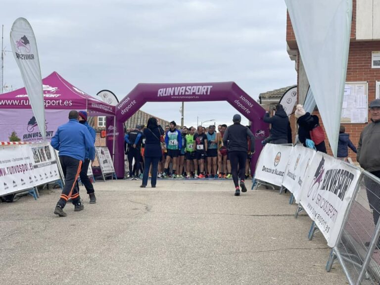 Más de un centenar de atletas corrieron a favor de la Asociación Española contra el Cáncer en Bobadilla del Campo