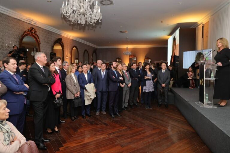 El Calderón acoge el homenaje a José Vicente de los Mozos, director de Renault España durante 43 años