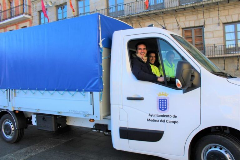 Un nuevo camión multiusos se suma a la flota de vehículos municipales de Medina del Campo