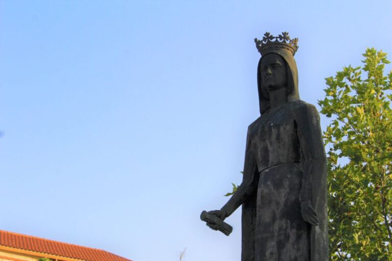 La mayoría de los internautas de La Voz no está a favor de nombrar Santa a Isabel la Católica