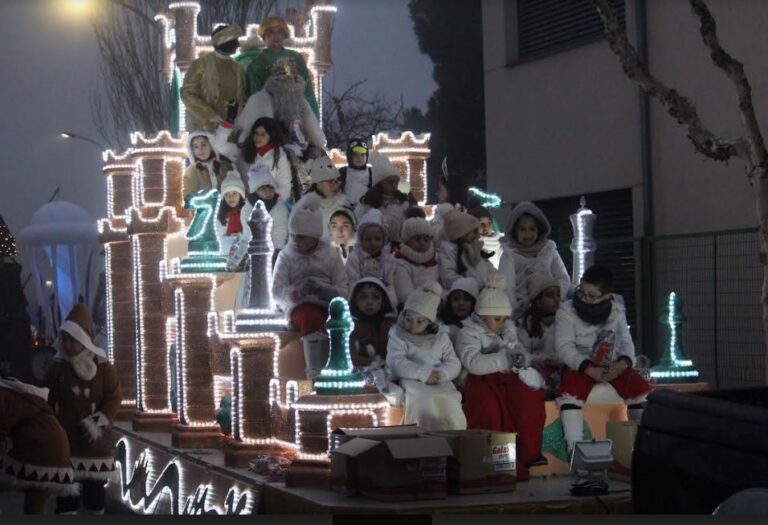 Los Reyes Magos llenan Medina del Campo de ilusión y alegría