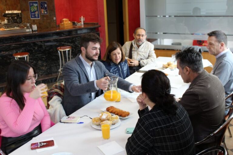 El PSOE medinense celebra el desayuno con la prensa en un mes clave para el partido