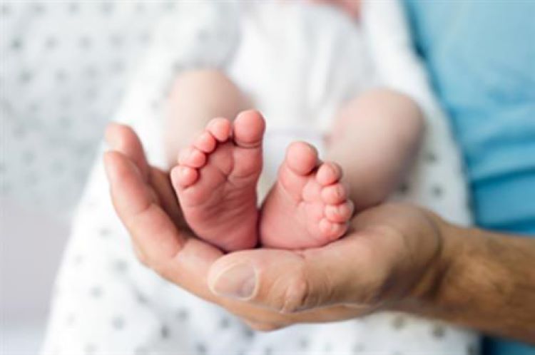 El permiso por nacimiento se amplía a 19 semanas y podrá extenderse hasta los 8 años del menor