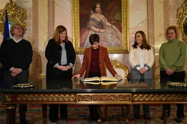 Isabel Rodríguez preside el acto de firma para el acuerdo de rehabilitar 1.050 viviendas en Madrid y Castilla y León