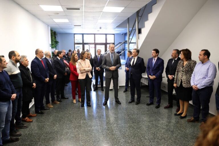 Los trabajadores de Cascajares mantienen un encuentro con Su Majestad el Rey