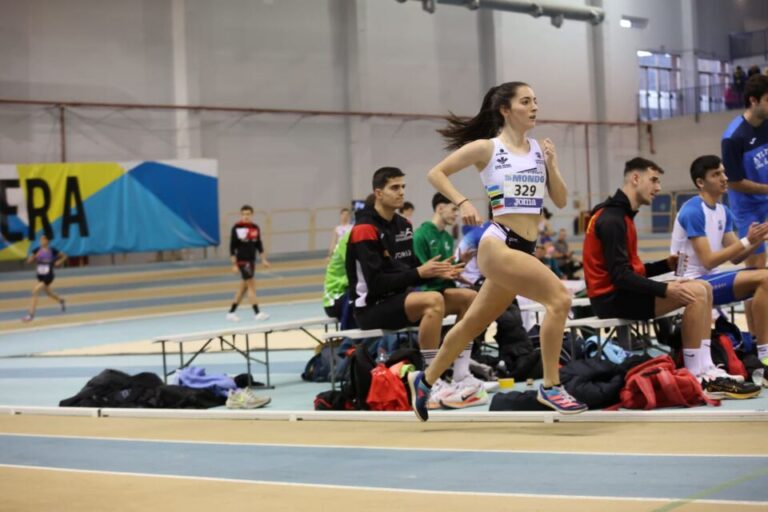 La medinense Rocío Garrido logra una medalla de bronce en 1500 metros lisos en el Campeonato de España de Pista Cubierta