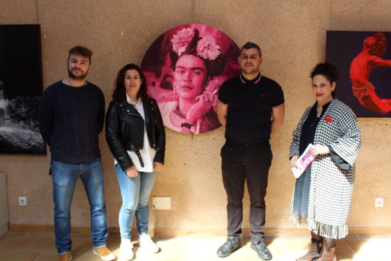 Antonio Navas expone dieciocho retratos dedicados a personajes emblemáticos en el Centro Cultural Integrado