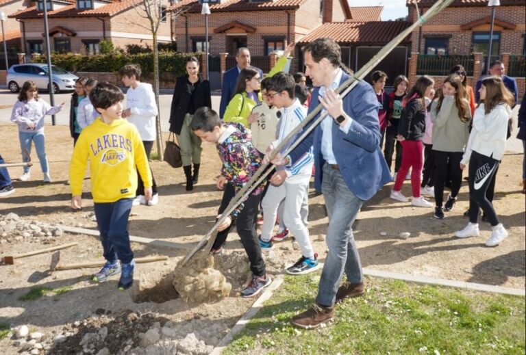La Diputación celebra el Día Internacional del Árbol junto a los estudiantes de Renedo de Esgueva