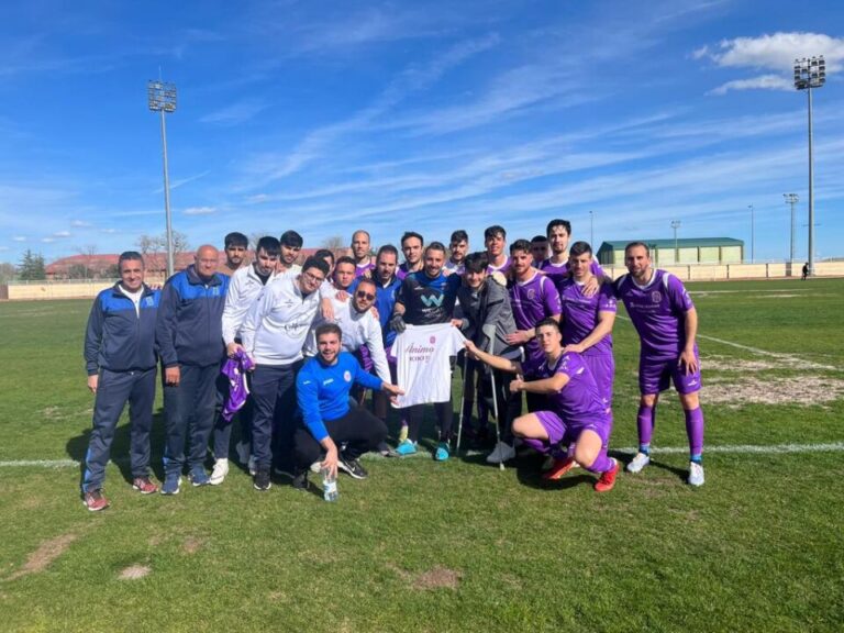 El Club Deportivo Medinense homenajea a uno de sus jugadores «lesionado de gravedad» con una victoria contra el Villa de Simancas