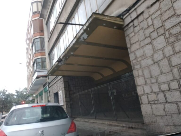 Un teatro emblemático que «se cae a cachos»