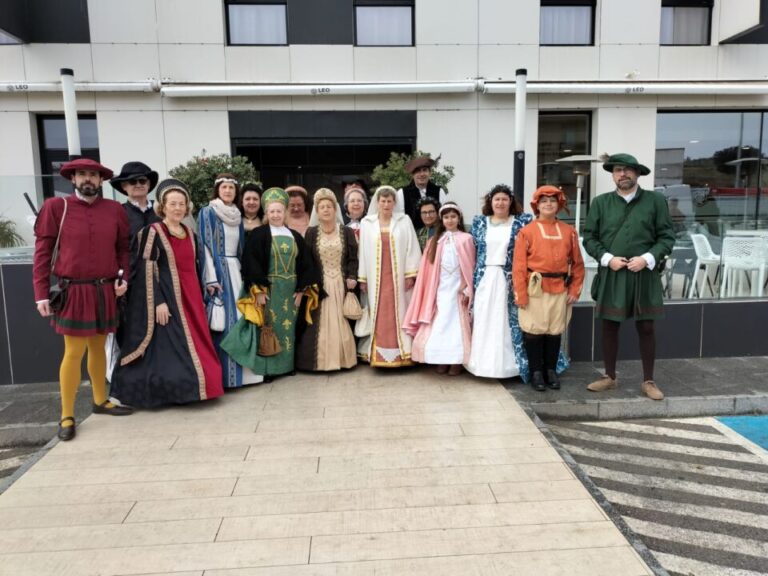Las Costureras Reales participan en la recreación de la llegada de Carlos V a Monesterio