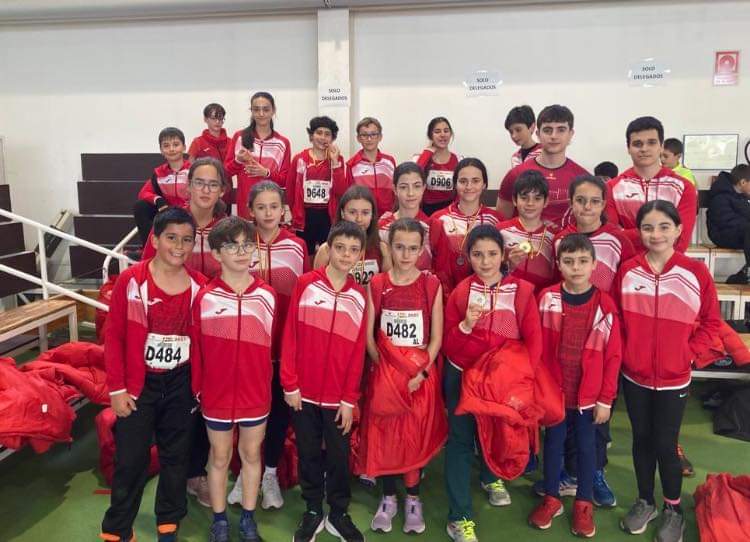 Buenos resultados en la jornada escolar de pista cubierta de los atletas medinenses