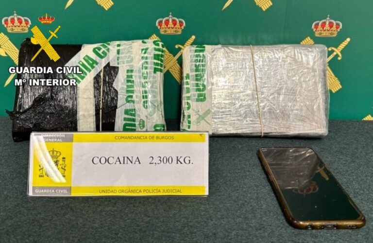 La Guardia Civil aprehende 2.300 gramos de cocaína localizados en un turismo