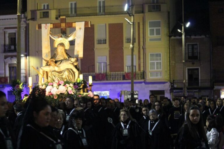 La Virgen de las Angustias y el Viernes de Dolores de la Villa de las Ferias, en imágenes