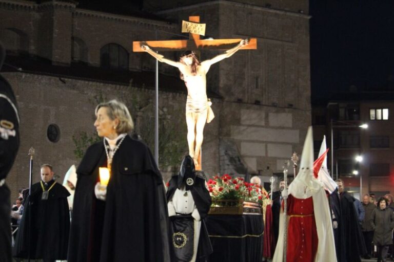 El Cristo del Vía Crucis procesionará a hombros y saldrá en la Procesión del Silencio en Medina del Campo