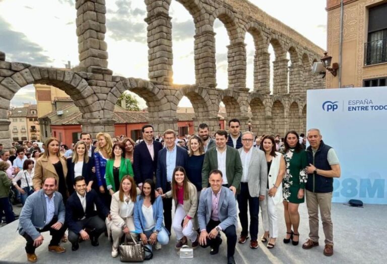 Feijóo arropa en Segovia al alcalde de Medina del Campo