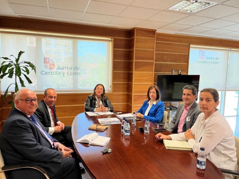 La Junta se reúne con representantes de la red CyLOG para analizar el impacto del Corredor Atlántico