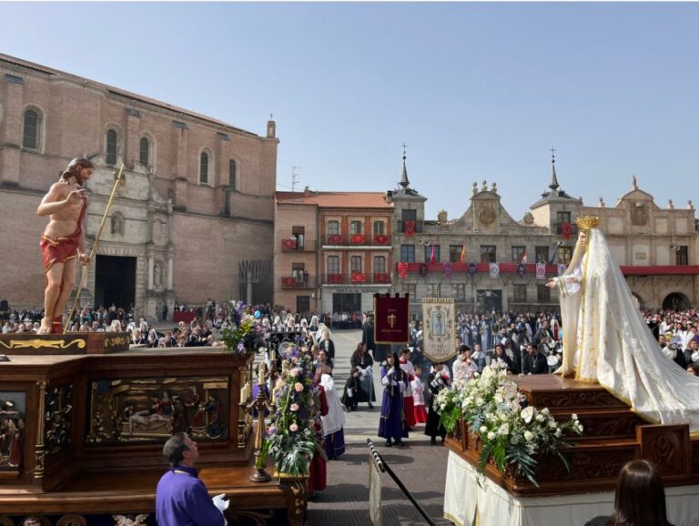 Medina del Campo despide su Semana Santa con Cristo Resucitado y la Virgen de la Alegría