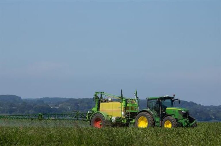 Más de 40.000 agricultores de Castilla y León se benefician de ayudas por encarecimiento de fertilizantes: 70 millones de euros distribuidos