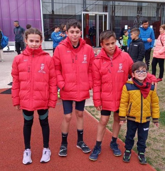 El Club de Atletismo Castillo de la Mota participa en el Campeonato de Castilla y León de fondo en pista