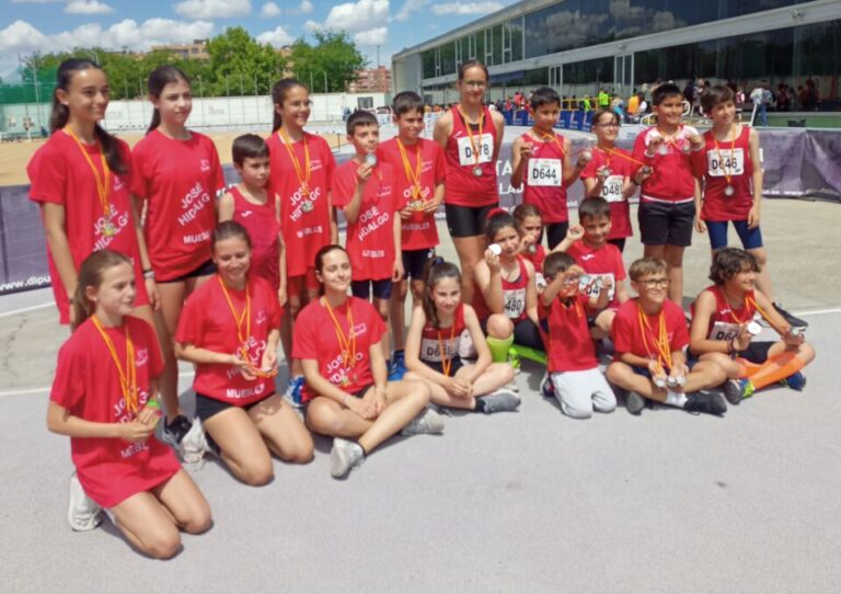 El Club de Atletismo Castillo de la Mota disputa un «magnífico» cierre de temporada escolar