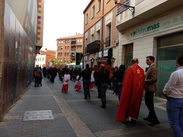 Medina del Campo celebra la procesión de la Cruz de Mayo 