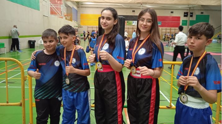 El Club Budokan Medina suma dos oros y dos platas en el Campeonato de Castilla y León de Kickboxing