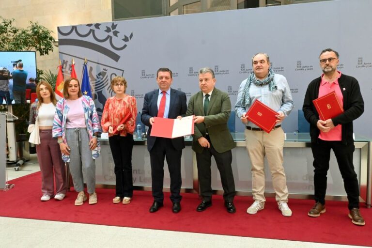 Junta y sindicatos firman el convenio colectivo del personal laboral de la Administración General de la Comunidad y sus organismos autónomos