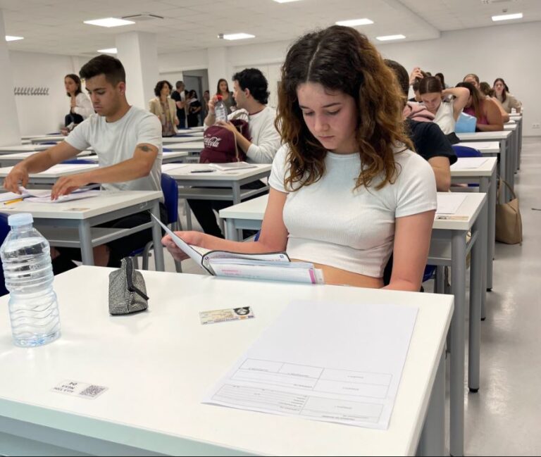 La Junta ofrece hasta 1.600 euros en ayudas para que universitarios de Castilla y León estudien idiomas extranjeros