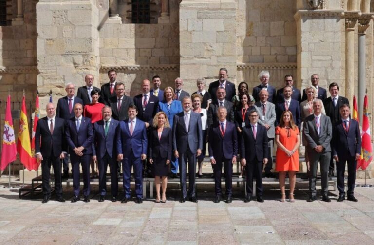 El Rey inaugura la Conferencia Internacional en León para conmemorar el Día del Parlamentarismo