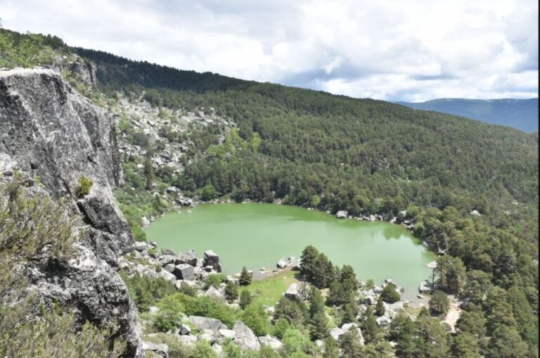 La Laguna Negra controlará el acceso de vehículos a motor durante el verano