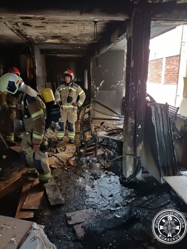 Cinco intoxicados en un incendio de la calle Padilla en Valladolid
