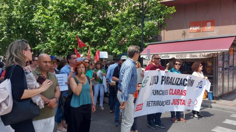 Cacerolada ante el PSOE de Valladolid para que exija al Gobierno que negocie ya un acuerdo con los funcionarios de Justicia