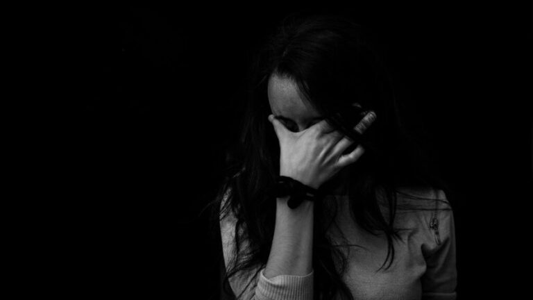 Una de cada cuatro adolescentes tiene un estado de ánimo bajo, el doble que los chicos