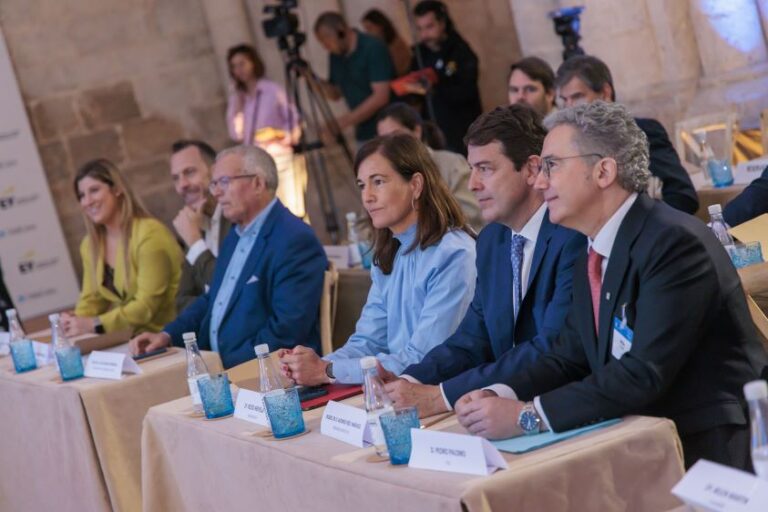 Mañueco defiende la colaboración entre la Junta y los empresarios para seguir avanzando en el desarrollo económico y social de Castilla y León