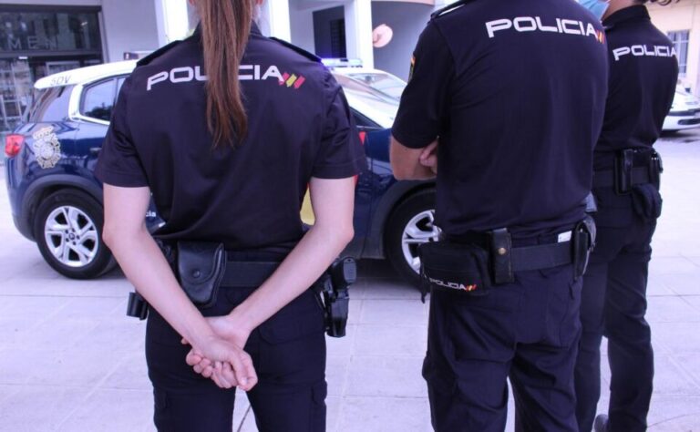 La Policía Nacional detiene a una mujer en Salamanca por estafa al comprar un sofá con identidad robada