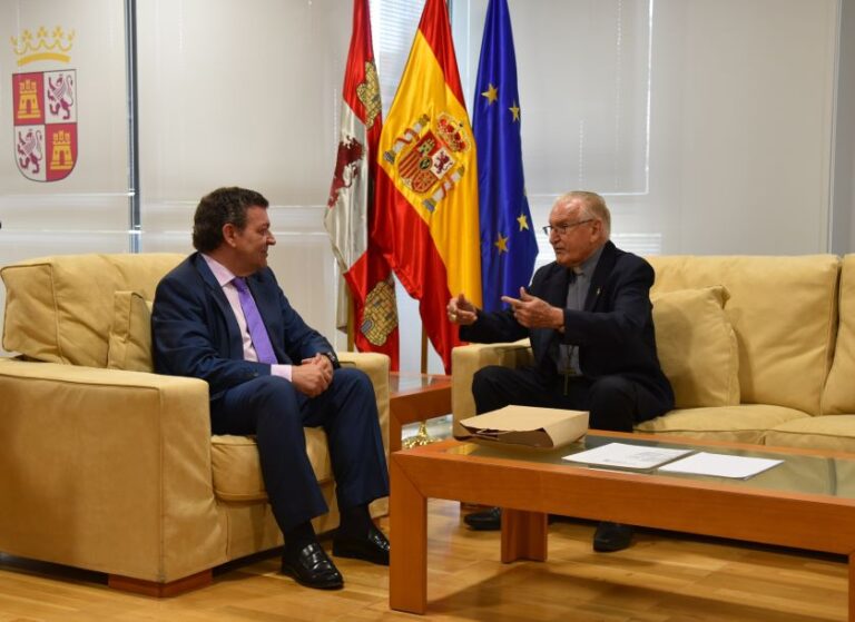 Nicolás Castellanos, el misionero y obispo emérito de Palencia, destaca la labor de la Junta en cooperación al desarrollo