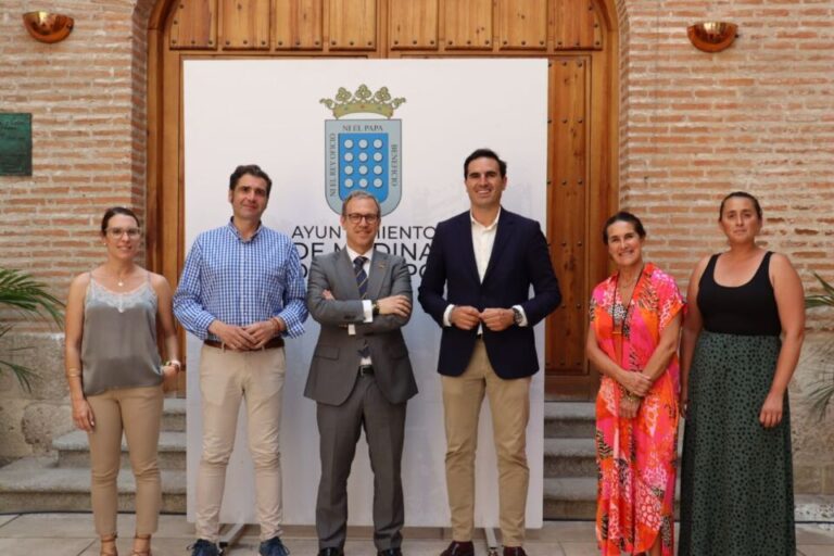 El consejero de Industria, Comercio y Empleo se reúne con el Gobierno municipal de Medina del Campo