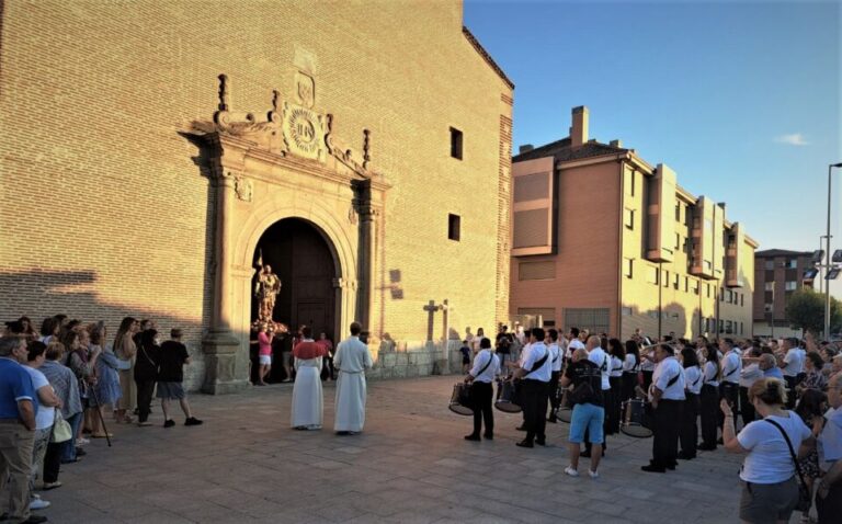 Medina del Campo celebra la festividad de Santiago Apóstol con una procesión y degustación popular