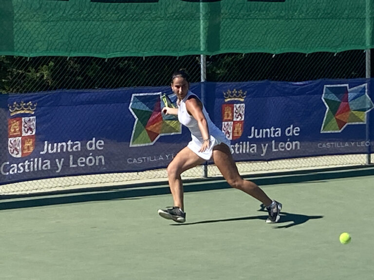 Julia Millán se proclama campeona junior y semifinalista absoluta en el Torneo Nacional de Tenis Ciudad de Béjar