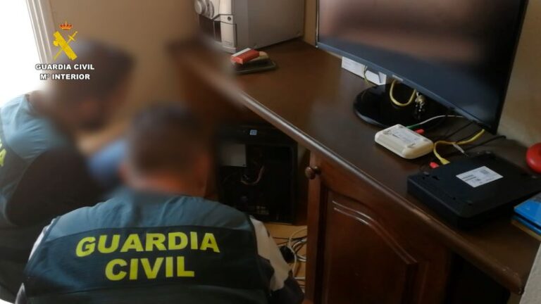 ¡Cazados los estafadores que acechaban tras SMS fraudulentos en Tenerife! Más de 170 personas caen víctimas de una trama despiadada