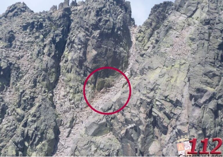 Grupo de rescate auxilia a montañero herido en el pico Almanzor de Ávila