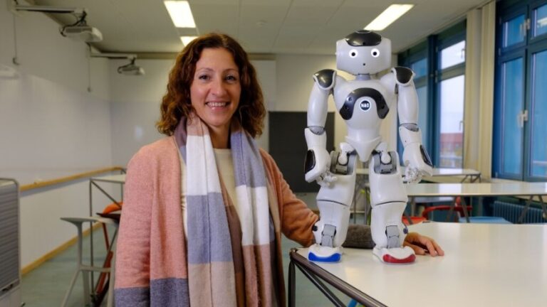 Los robots pueden ser asistentes del profesor: ayudan a estructurar la clase, hacen preguntas y cronometran los tiempos