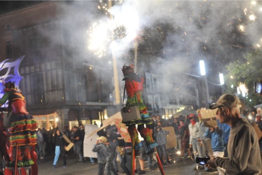 El espectáculo de pirotecnia «Correcalles de Fuego – DAMONION» Iluminará las Calles de Medina del Campo en su VIII Muestra de teatro urbano y animación de calle