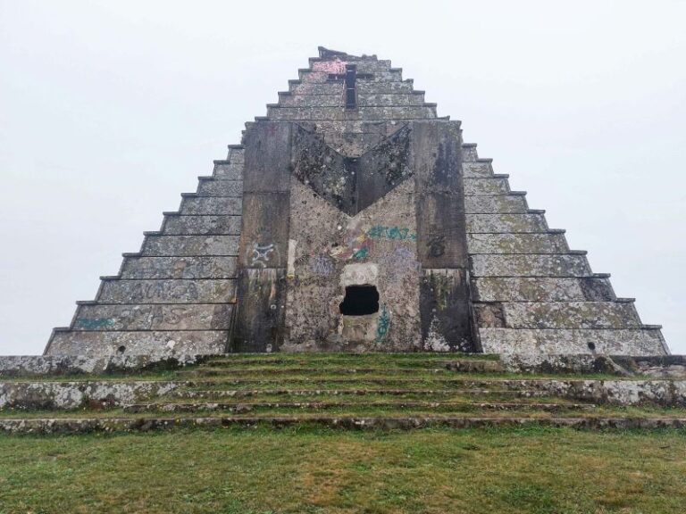 La ARMH denunciará por prevaricación al consejero de Cultura de Castilla y León por proteger un monumento «fascista»