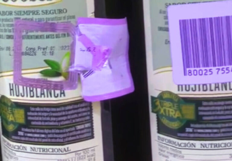 FACUA denuncia a un supermercado medinense por tapar fechas de consumo preferente vencidas en envases de aceite