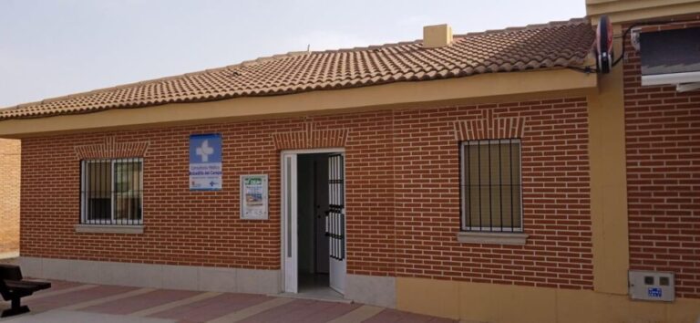 Avance hacia la sostenibilidad: Bobadilla del Campo instala placas solares en su consultorio médico